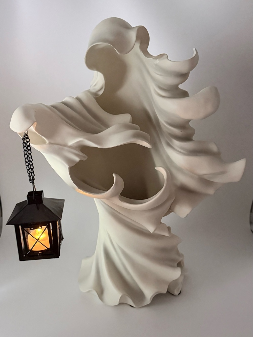 18” Spooky Authentic Cracker Barrel Wraith Ghost Statue With Lantern & Candle